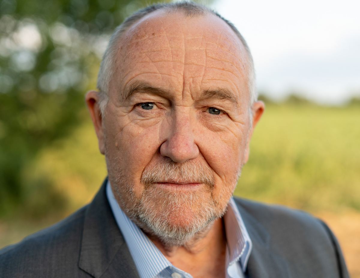 Mark Whelan headshot, outdoors